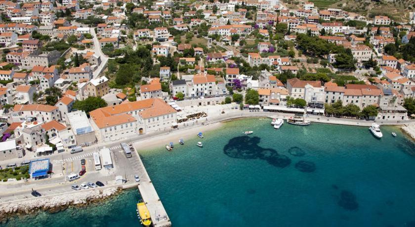 Amazing Waterfront Apartments Bol Esterno foto